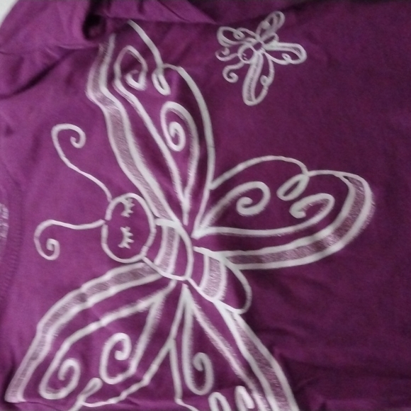 3/$15 Place long sleeved girl's tee with butterfly graphics in 4T - Picture 2 of 3